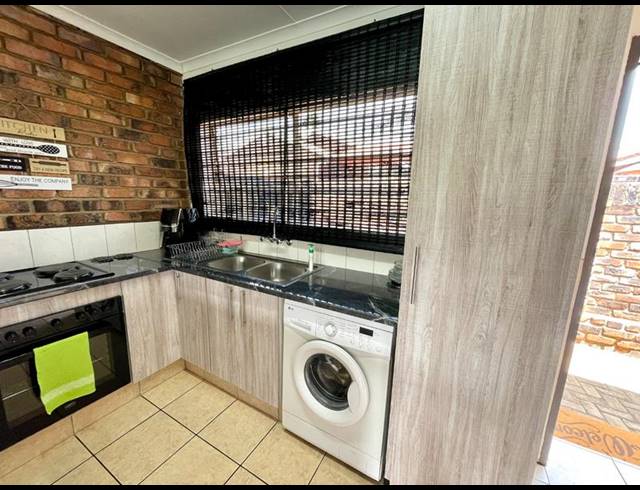 3 BEDROOM TOWNHOUSE FOR SALE IN RANGEVIEW